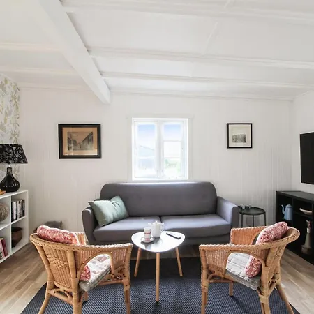 Blomma - 800m From The Sea By Interhome *
